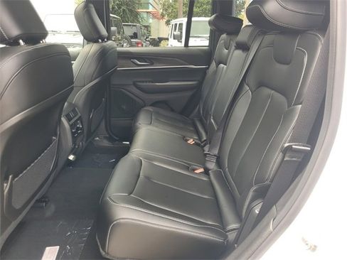 New 2025 Jeep Grand Cherokee Limited image 6