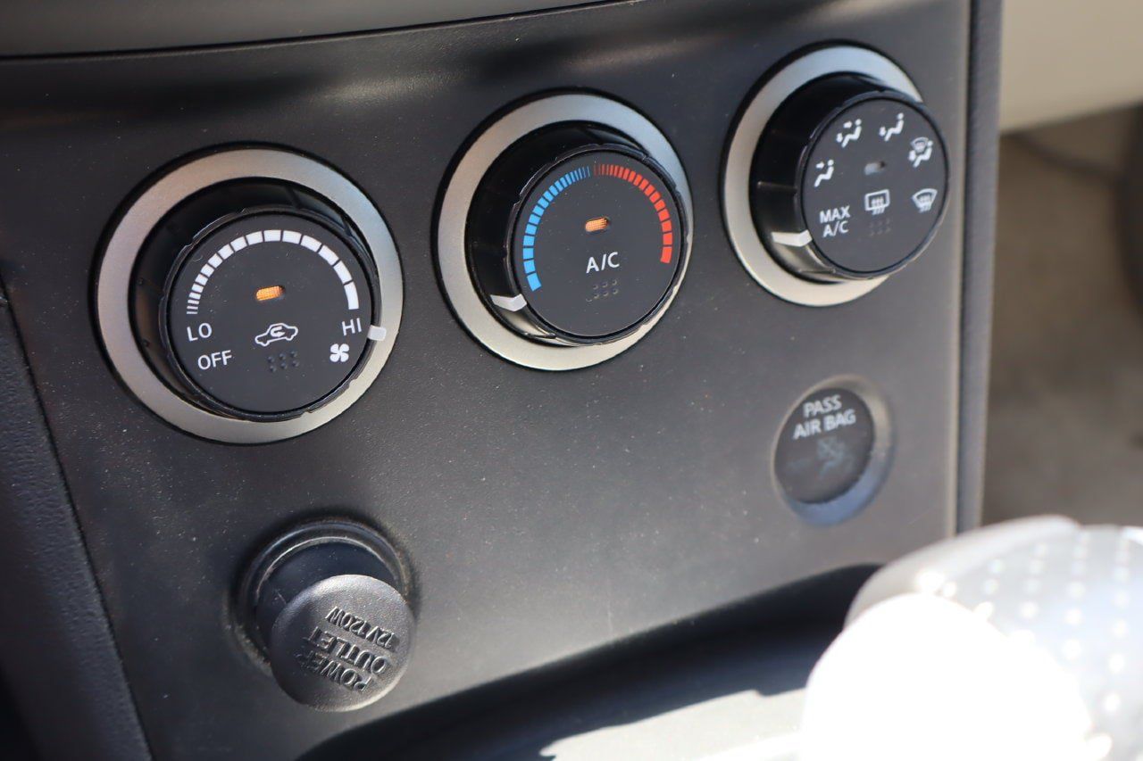 Used 2013 Nissan Rogue SV FWD image 20
