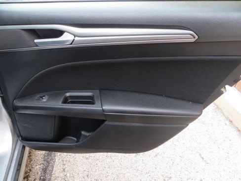 Used 2020 Ford Fusion SE AWD/4WD image 22
