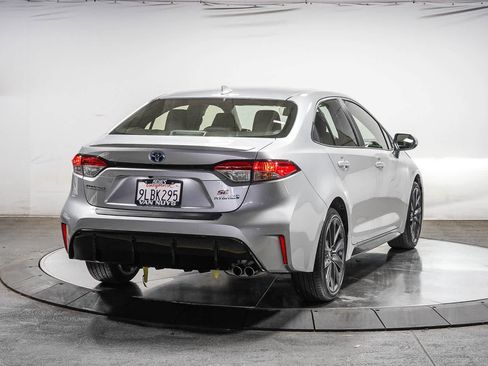 Used 2024 Toyota Corolla SE w/ SE Package FWD image 4