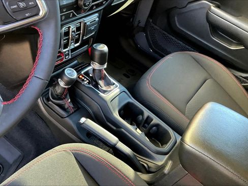 Used 2023 Jeep Wrangler Unlimited Rubicon image 16