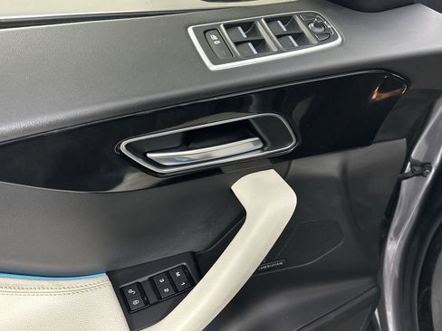 Used 2018 Jaguar F-PACE Prestige image 17