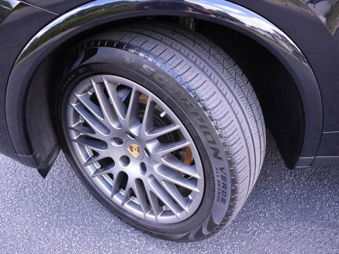 Used 2018 Porsche Cayenne Platinum Edition AWD/4WD image 47
