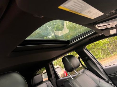 Used 2019 Jeep Grand Cherokee Altitude RWD image 34