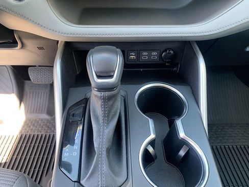 Used 2023 Toyota Highlander LE image 19