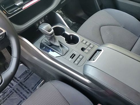 Used 2024 Toyota Highlander LE image 26