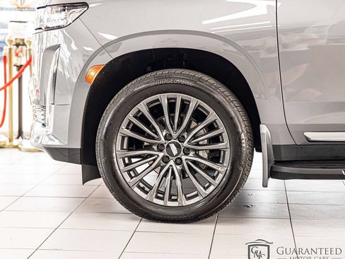 Used 2022 Cadillac Escalade ESV Luxury AWD/4WD image 7