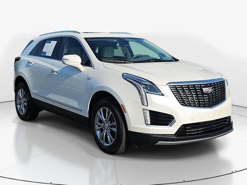 Used 2022 Cadillac XT5 Premium Luxury w/ LPO, Floor Liner Package FWD image 3