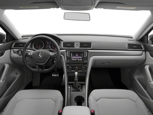 Used 2017 Volkswagen Passat 1.8T R-Line FWD image 8