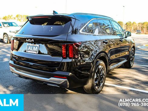Used 2024 Kia Sorento S image 6