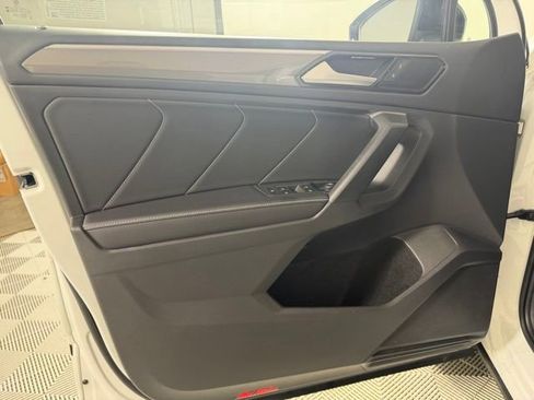 Used 2023 Volkswagen Tiguan SE R-Line image 20