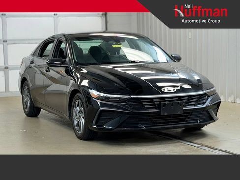Used 2024 Hyundai Elantra SEL FWD image 1