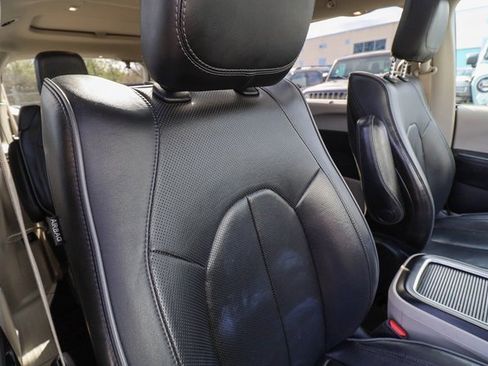 Used 2020 Chrysler Pacifica Limited w/ Tire & Wheel Group image 54