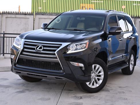 Used 2017 Lexus GX 460 Premium w/ Premium Package AWD/4WD image 3