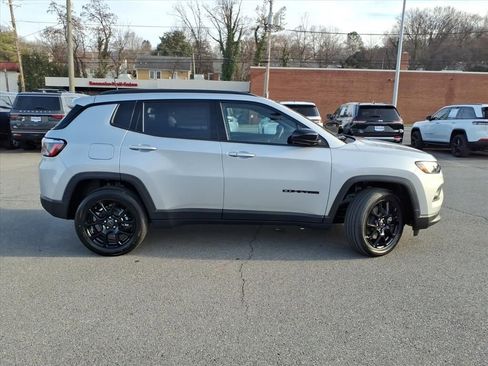New 2026 Jeep Compass Latitude image 3