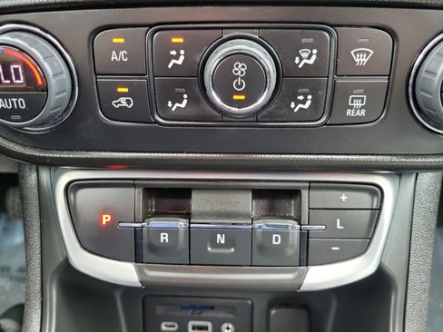 Used 2022 GMC Terrain SLT w/ Tech Package FWD image 23