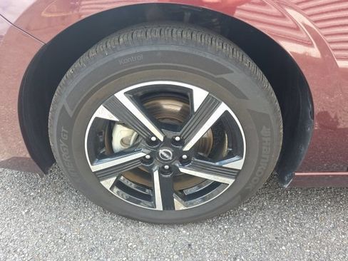 Used 2025 Nissan Sentra SV FWD image 8