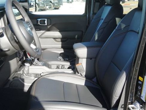 New 2026 Jeep Gladiator Mojave AWD/4WD image 17