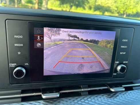 Used 2024 Kia Carnival LX FWD image 28
