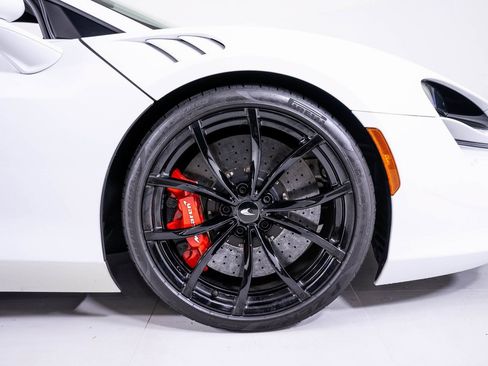 Used 2023 McLaren Artura RWD image 15