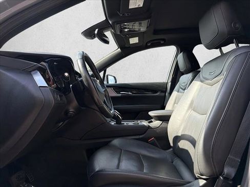 Used 2024 Cadillac XT6 Premium Luxury image 11