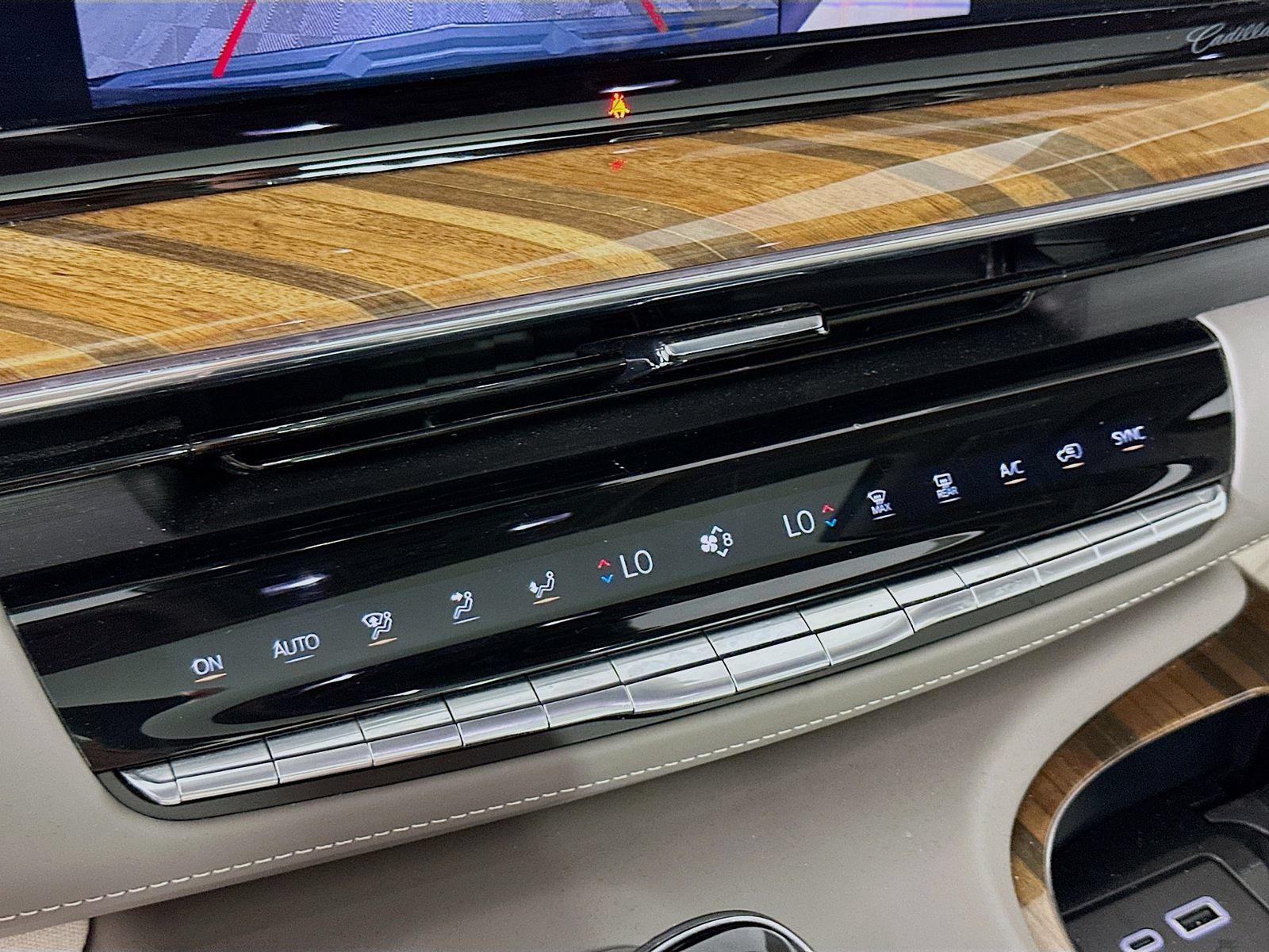 Used 2024 Cadillac Escalade Premium Luxury Platinum AWD/4WD image 16