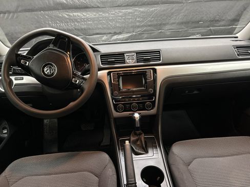 Used 2017 Volkswagen Passat 1.8T S FWD image 11