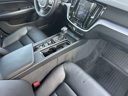 Used 2020 Volvo S60 T5 Momentum w/ Premium Package image 15