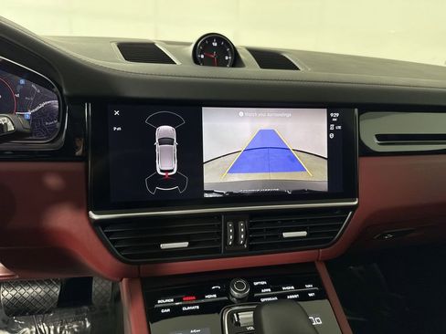 Certified 2023 Porsche Cayenne Platinum Edition AWD/4WD image 29