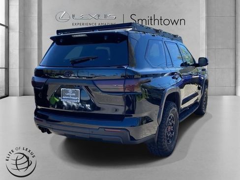 Used 2024 Toyota Sequoia TRD Pro AWD/4WD image 5