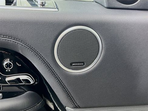 Used 2018 Land Rover Range Rover HSE image 19