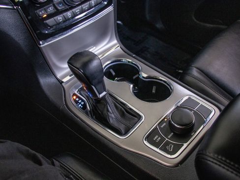 Used 2022 Jeep Grand Cherokee Limited image 17