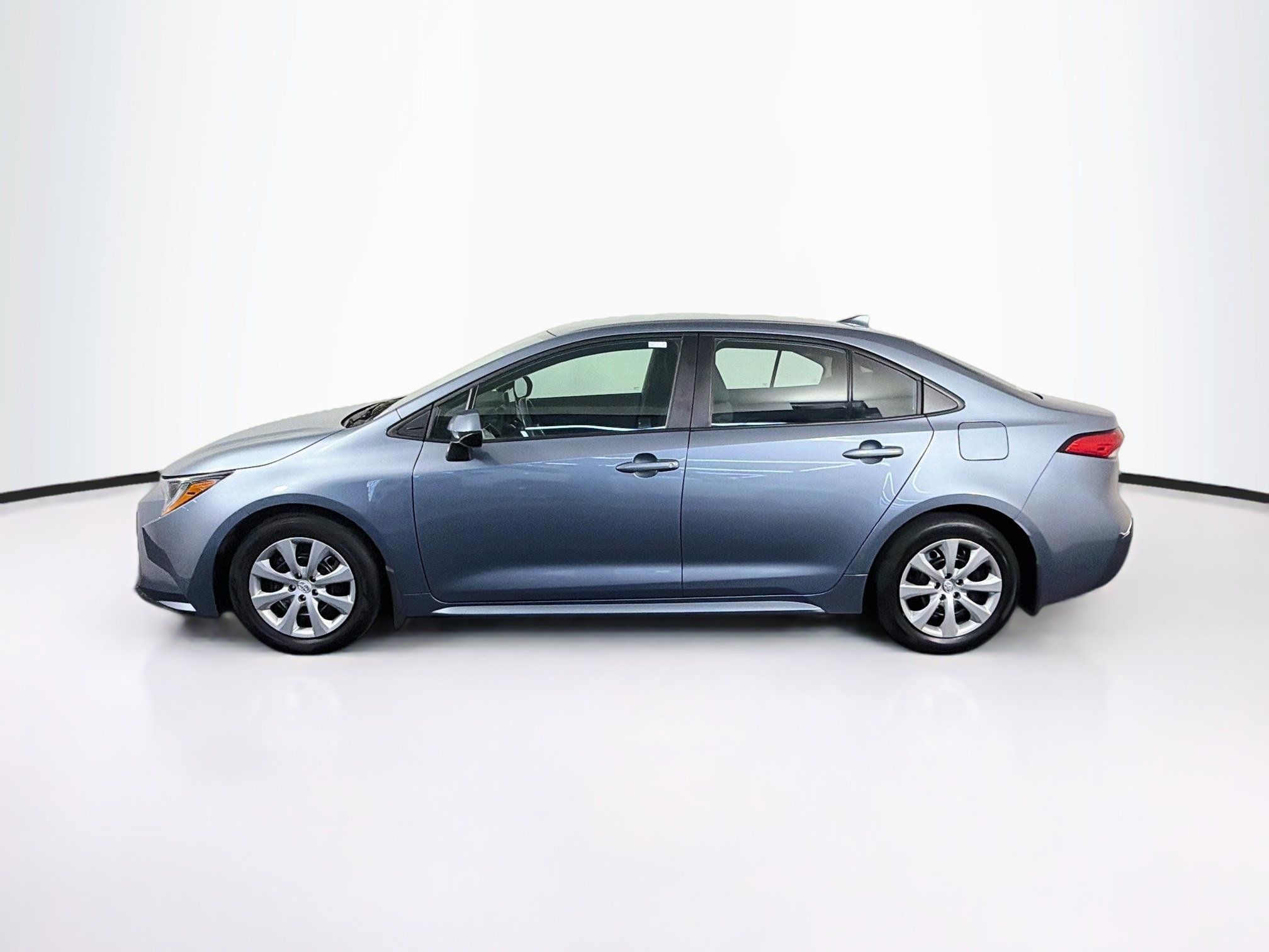 Used 2025 Toyota Corolla LE FWD image 4