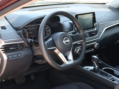 Used 2023 Nissan Altima 2.5 SV AWD/4WD image 12