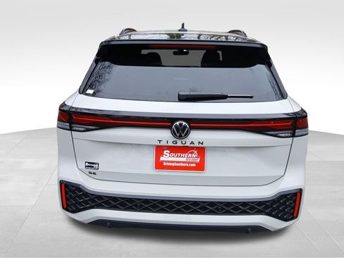 New 2026 Volkswagen Tiguan SE R-Line image 4