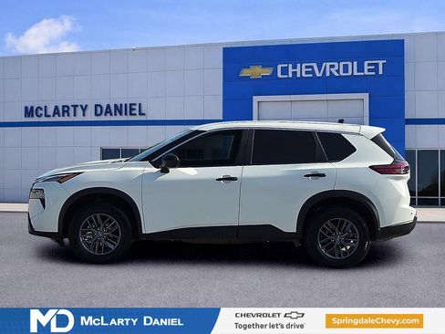 Used 2024 Nissan Rogue S FWD image 3