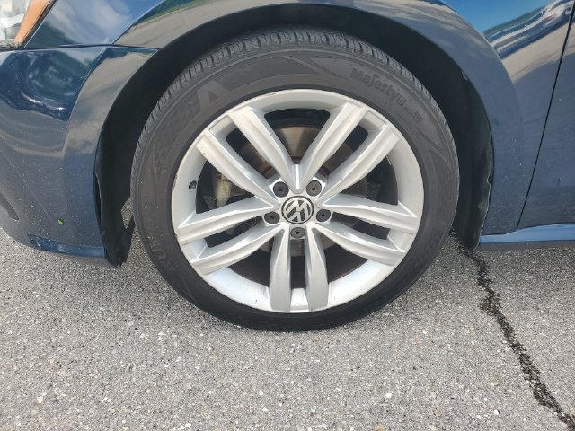 Used 2019 Volkswagen Passat 2.0T Wolfsburg FWD image 6