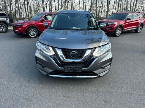 Used 2020 Nissan Rogue SV image 2