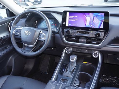 Certified 2025 Toyota Grand Highlander FWD image 6