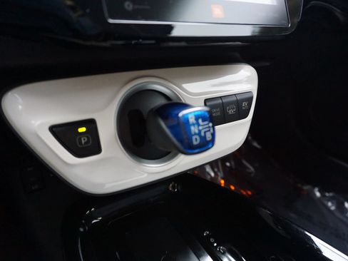 Used 2017 Toyota Prius Prime Advanced FWD image 37