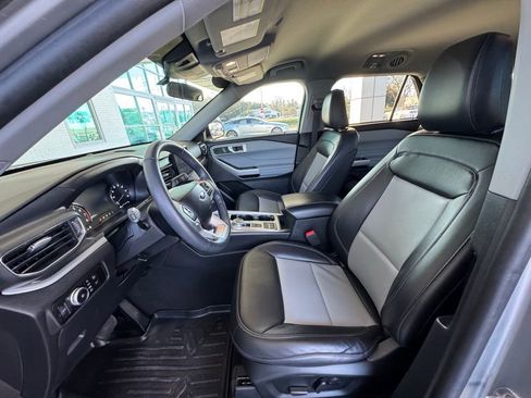 Used 2023 Ford Explorer XLT w/ Equipment Group 202A image 11