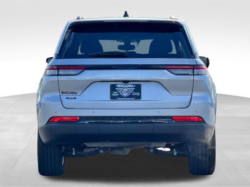 Used 2024 Jeep Grand Cherokee Altitude AWD/4WD image 6