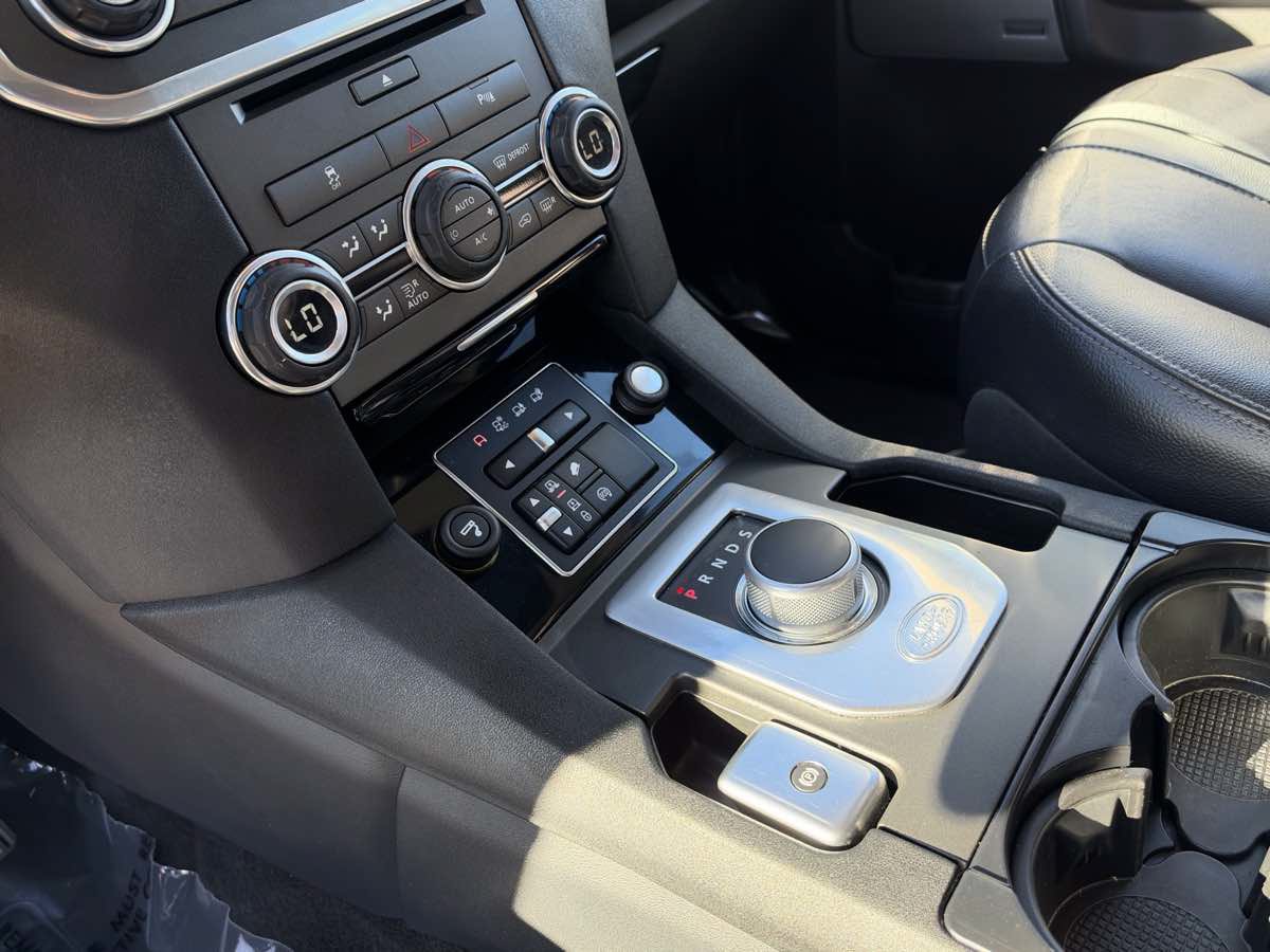 Used 2015 Land Rover LR4 HSE AWD/4WD image 17