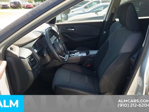 Used 2023 Nissan Rogue SV FWD image 6