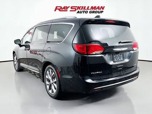 Used 2020 Chrysler Pacifica Limited w/ Tire & Wheel Group FWD image 5