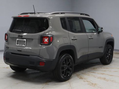 Used 2022 Jeep Renegade Altitude AWD/4WD image 11