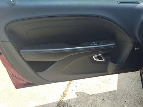 Used 2017 Dodge Challenger R/T Scat Pack w/ Leather Interior Group RWD image 8