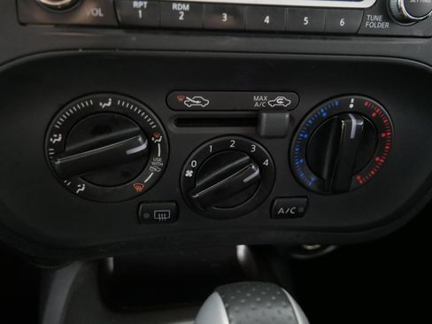 Used 2015 Nissan Juke S image 23