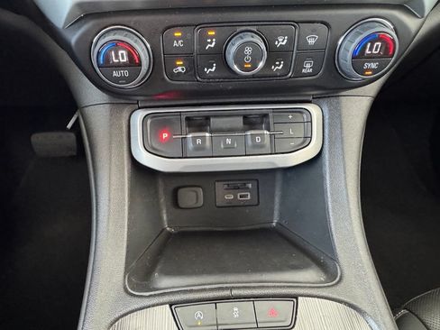 Used 2023 GMC Acadia SLT w/ Elevation Edition FWD image 33
