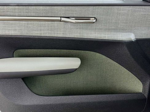 New 2026 Volvo EX30 Cross Country Ultra image 16